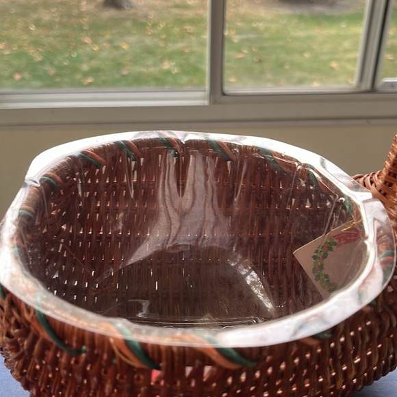 Vintage Reindeer Wicker Basket 10"x10" Christmas Decoration Organizer Planter. - Picture 6 of 8